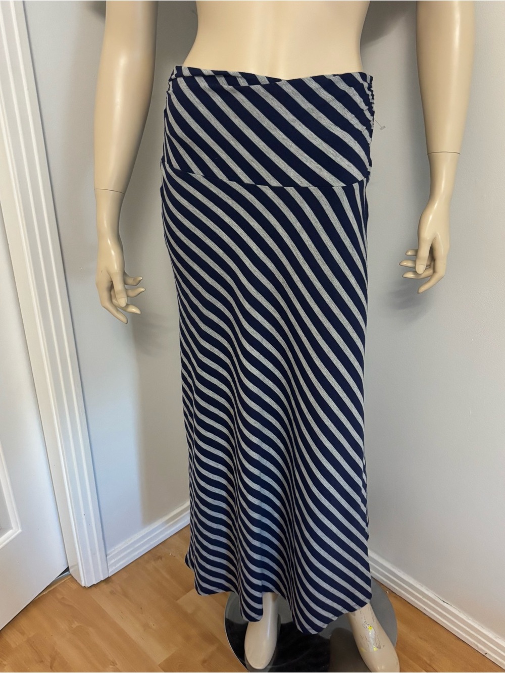 Thyme Maternity Classic Navy & Grey Striped Maxi Skirt Size Small
